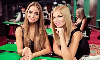 Biểu tượng các môn thể thao và quân bài casino, minh họa sự đa dạng của trò chơi 1xbet